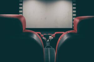 Sledování strašidelného filmu může spálit tolik kalorií jako cvičení